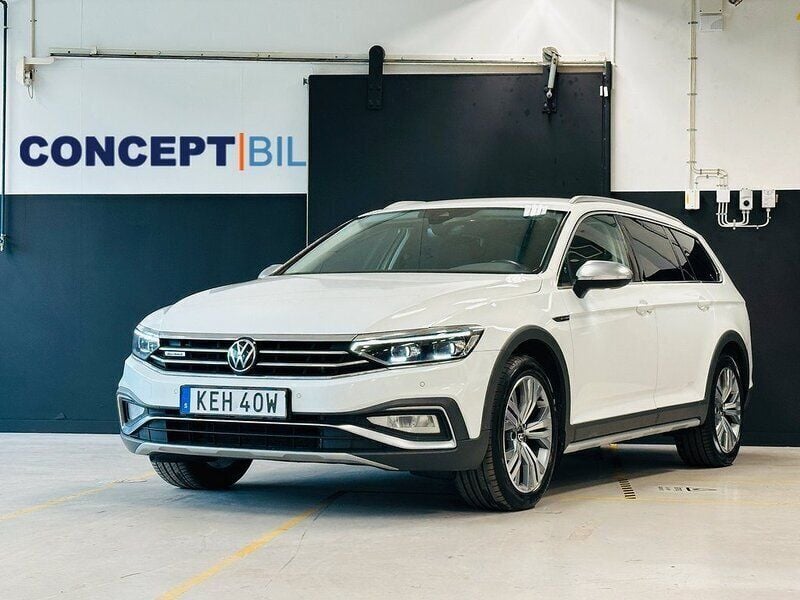Vit Begagnad 2021 VW Passat Alltrack Kombi | 239 500 kr (Bra pris) - Bild 1/4