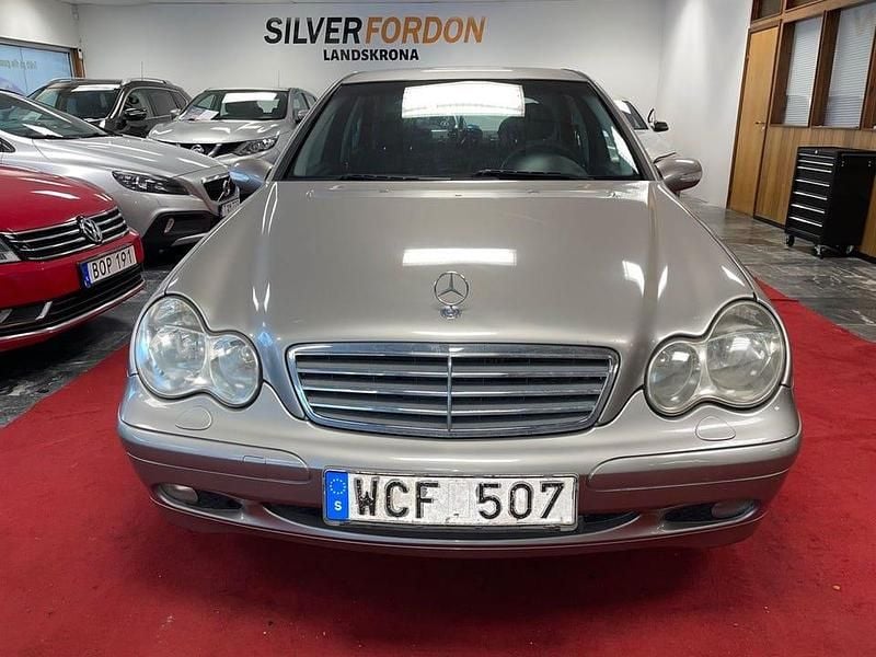 Begagnad Mercedes C180 143 HK (105 kW) 2004 Silver Sedan