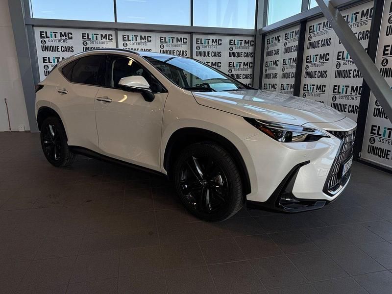 Vit Begagnad 2024 Lexus NX350h SUV | 599 900 kr - Bild 1/4