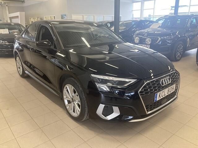 Begagnad Audi A3 Advanced 150 HK (110 kW) 2023 Brillantschwarz Sedan