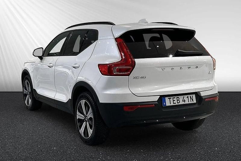 Begagnad Volvo XC40 Plus 211 HK (155 kW) 2022 Vit SUV