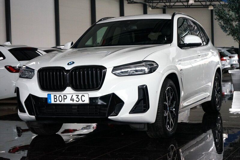 Vit Begagnad 2021 BMW X3 M Sport SUV | 394 500 kr (Marknadspris) - Bild 1/4