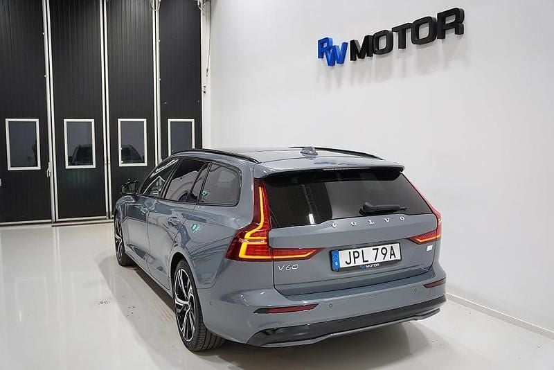 Begagnad Volvo V60 Ultimate 349 HK (256 kW) 2022 Grå Kombi