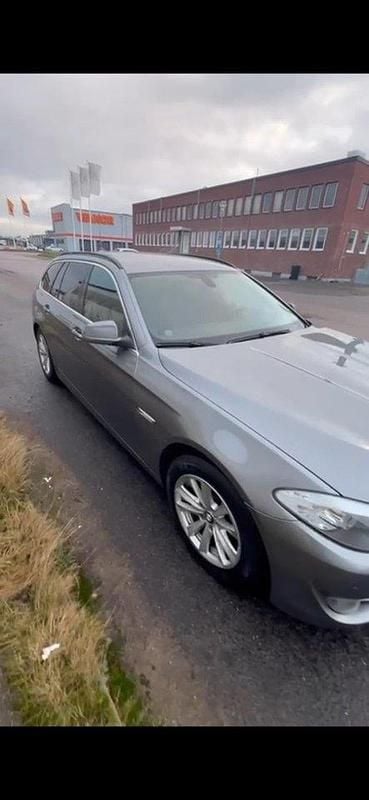Grå Begagnad 2013 BMW 520 Kombi | 74 900 kr (Superpris) - Bild 1/4