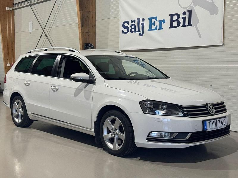 Vit Begagnad 2015 VW Passat Kombi | 94 900 kr (Superpris) - Bild 1/4