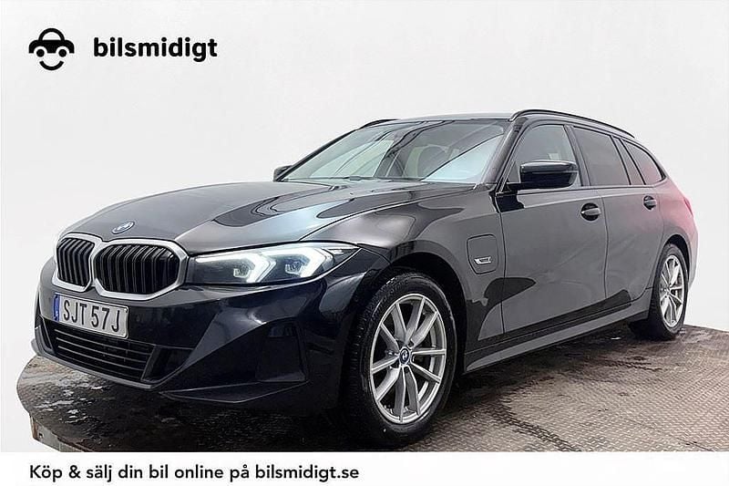 Svart Begagnad 2022 BMW 330e Kombi | 239 800 kr (Bra pris) - Bild 1/3