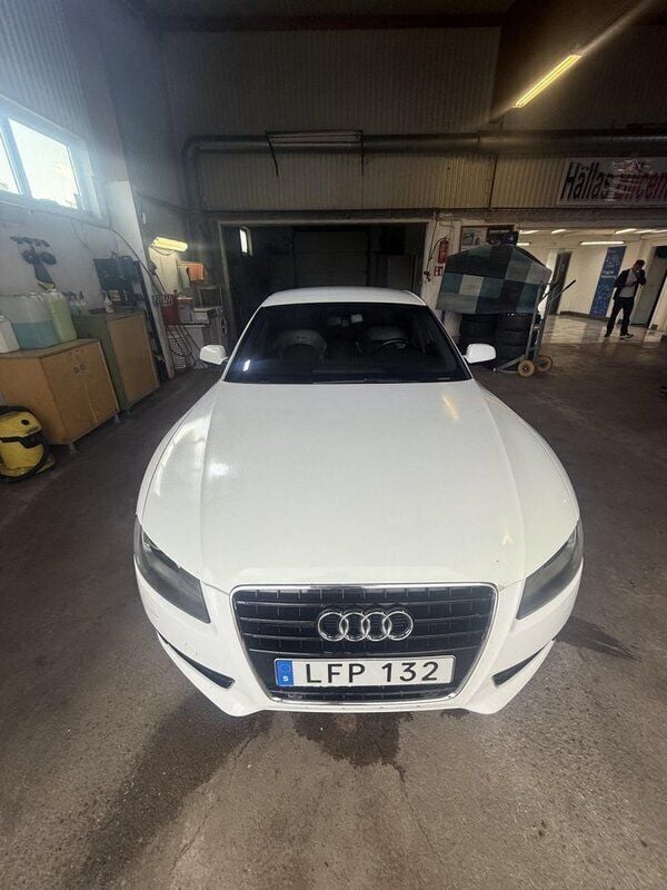 Vit Begagnad 2011 Audi A5 Sportback Comfort Halvkombi | 95 000 kr (Marknadspris) - Bild 1/4