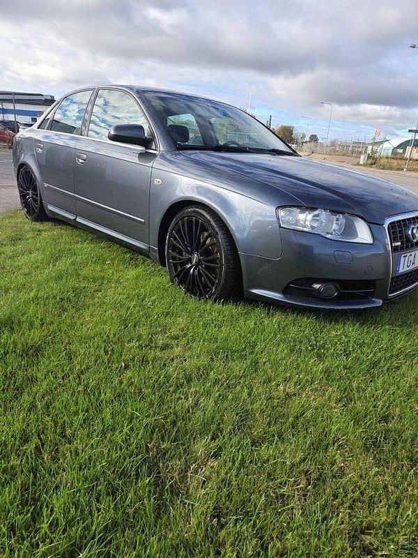Grå Begagnad 2007 Audi A4 Comfort Sedan | 47 500 kr (Marknadspris) - Bild 1/4