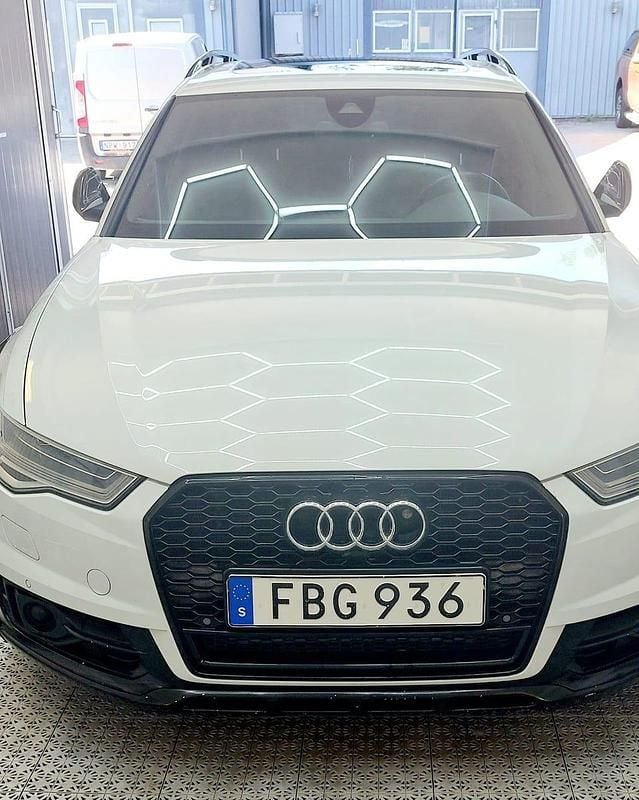 Vit Begagnad 2015 Audi A6 Allroad Kombi | 169 000 kr (Marknadspris) - Bild 1/4