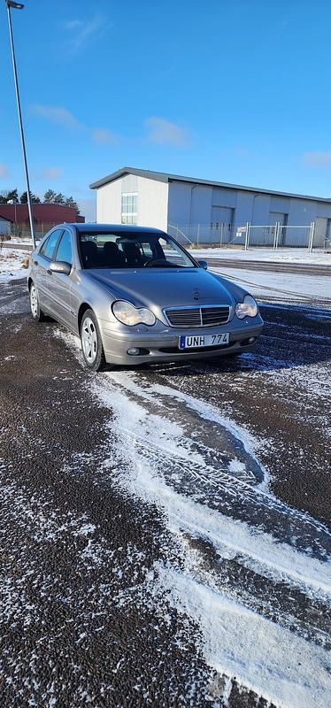 Begagnad Mercedes C180 143 HK (105 kW) 2004