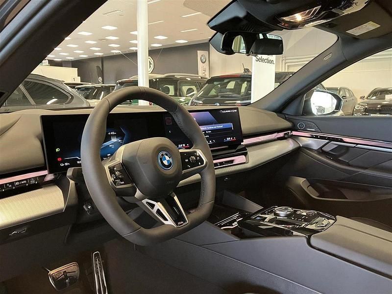 Begagnad BMW i5 Efficient Dynamics 442 kW (601 HK) 2024 Grå/silver Sedan