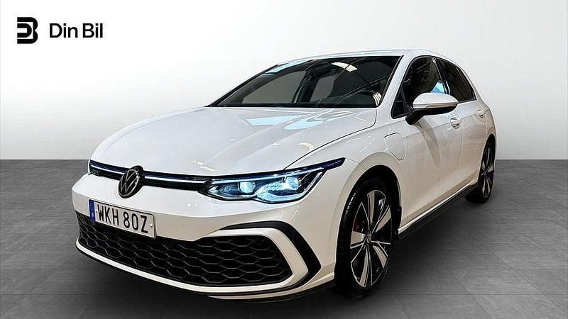 Vit Begagnad 2020 VW Golf VIII GTE Kombi | 259 900 kr (Bra pris) - Bild 1/4