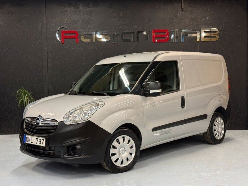 Begagnad Opel Combo 90 HK (66 kW) 2013 Grå Minibuss
