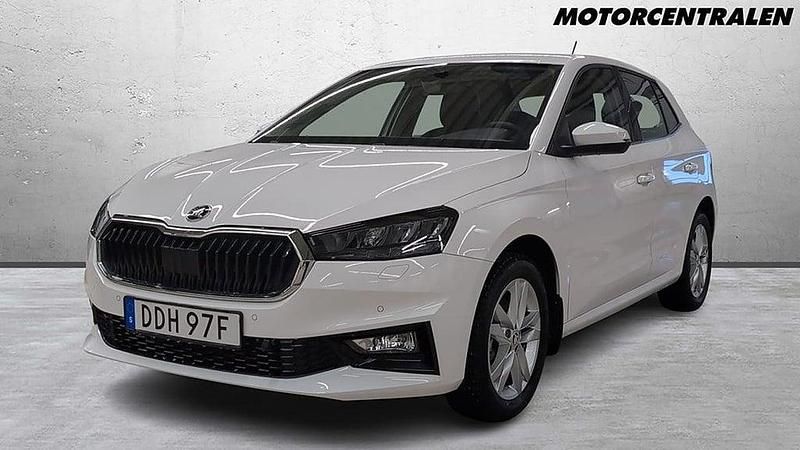 Vit Begagnad 2023 Skoda Fabia Style Halvkombi | 219 000 kr (Marknadspris) - Bild 1/2