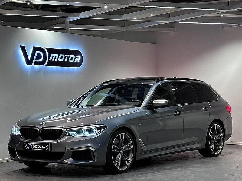 Begagnad BMW M550 Comfort Edition 400 HK (294 kW) 2018 Mörkgrå Sedan