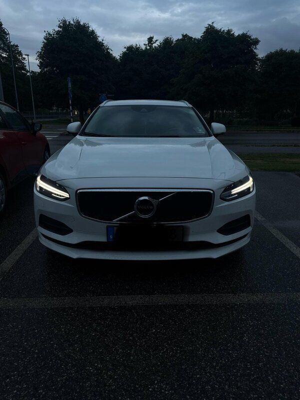 Vit Begagnad 2019 Volvo V90 Momentum Kombi | 229 900 kr (Marknadspris) - Bild 1/4