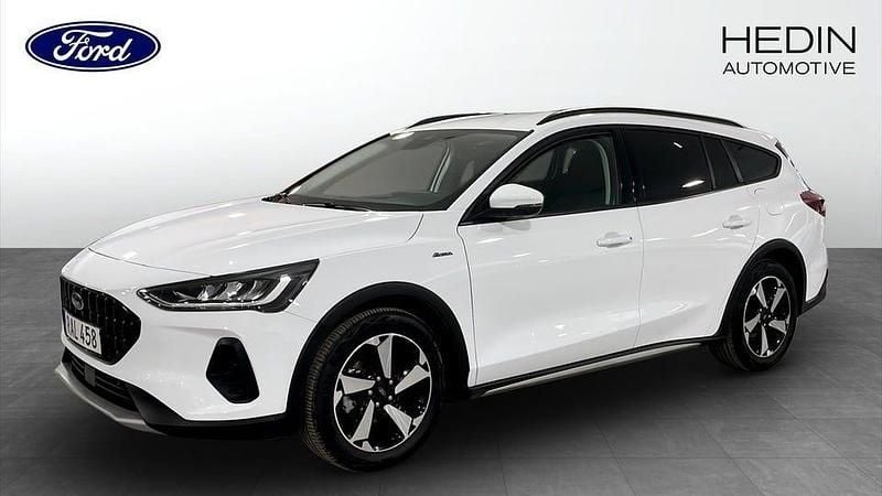 Vit Begagnad 2023 Ford Focus Active Kombi | 209 900 kr (Bra pris) - Bild 1/4
