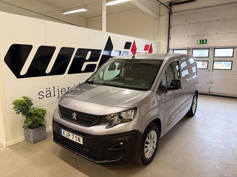 Grå Begagnad 2022 Peugeot E-Partner Minibuss | 209 500 kr (Bra pris) - Bild 1/4