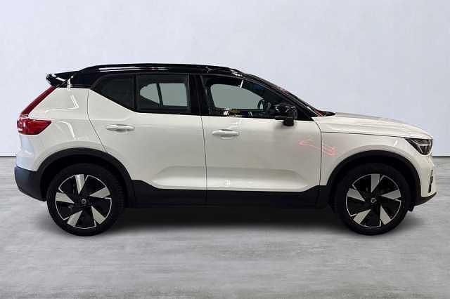 Vit Begagnad 2023 Volvo XC40 Plus SUV | 439 900 kr - Bild 1/2