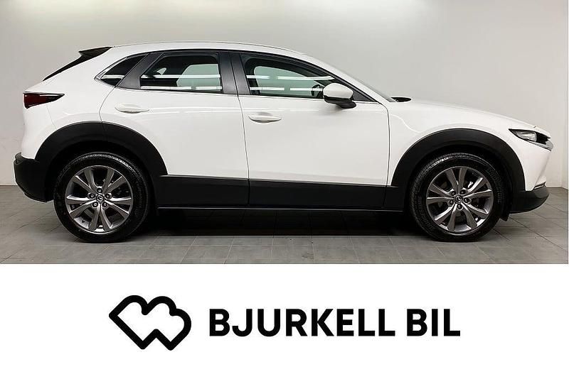 Vit Begagnad 2022 Mazda CX-30 SUV | 264 900 kr (Marknadspris) - Bild 1/4