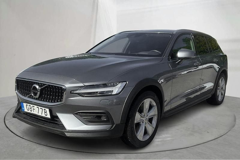 Grå Begagnad 2021 Volvo V60 CC Kombi | 299 000 kr (Marknadspris) - Bild 1/4