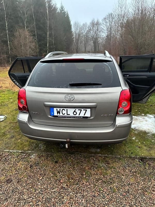 Begagnad 2006 Toyota Avensis Kombi | 27 900 kr (Marknadspris) - Bild 1/4
