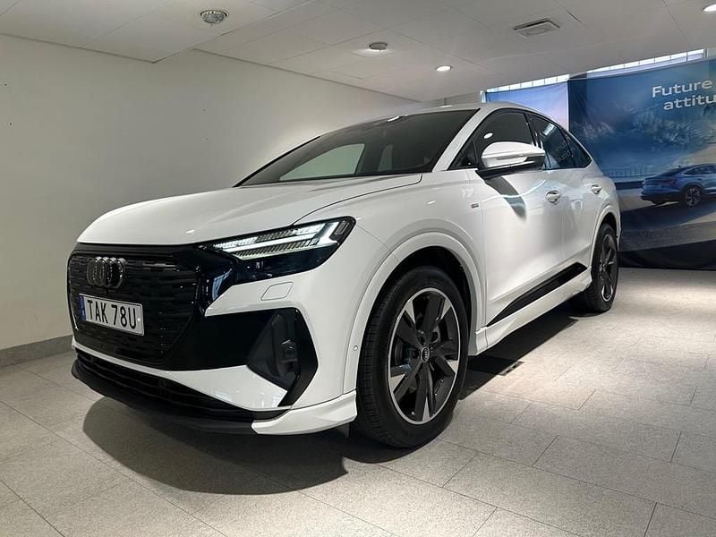 Vit Ny 2026 Audi Q4 Sportback e-tron S-Line SUV | 727 400 kr (Dyr) - Bild 1/4