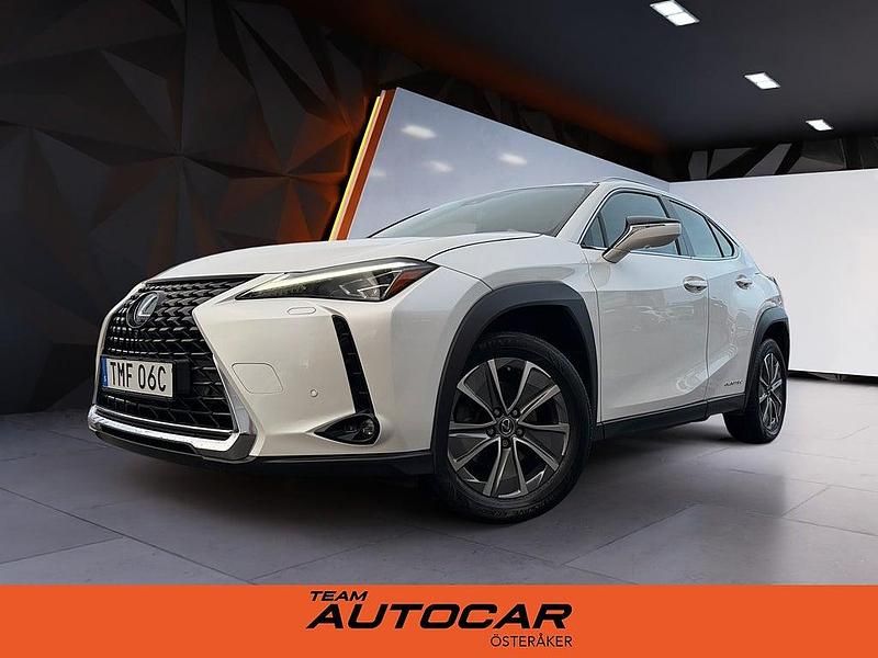 Vit Begagnad 2021 Lexus UX 300e Luxury Line SUV | 239 900 kr - Bild 1/4