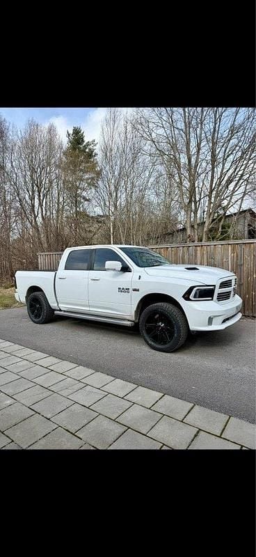 Vit Begagnad 2014 RAM 1500 Pickup | 250 000 kr (Superpris) - Bild 1/4