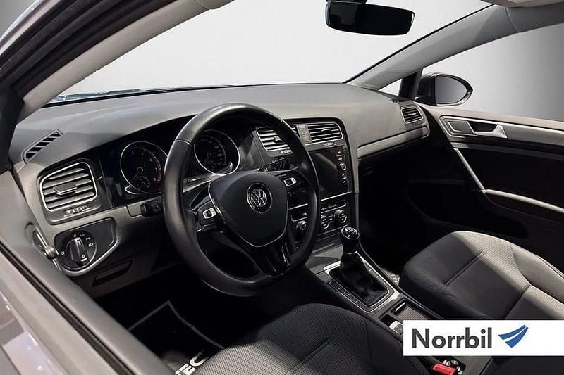 Begagnad VW Golf VII 110 HK (80 kW) 2017 Mörkgrå Halvkombi