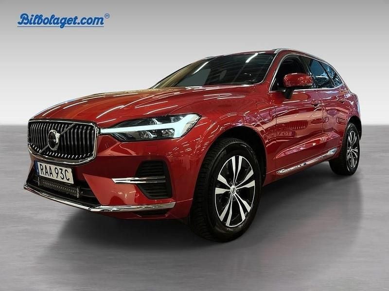 Röd Begagnad 2023 Volvo XC60 Core SUV | 409 000 kr (Marknadspris) - Bild 1/4