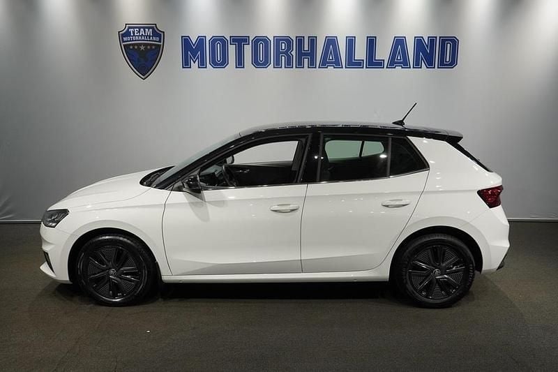 Vit Begagnad 2023 Skoda Fabia Style Halvkombi | 199 900 kr (Marknadspris) - Bild 1/4