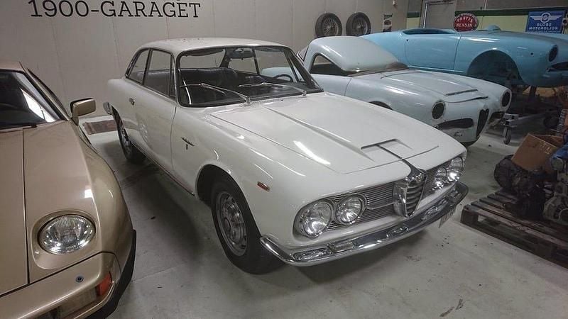 Begagnad 1963 Alfa Romeo 2600 Sprint Sportkupé | 495 000 kr - Bild 1/4