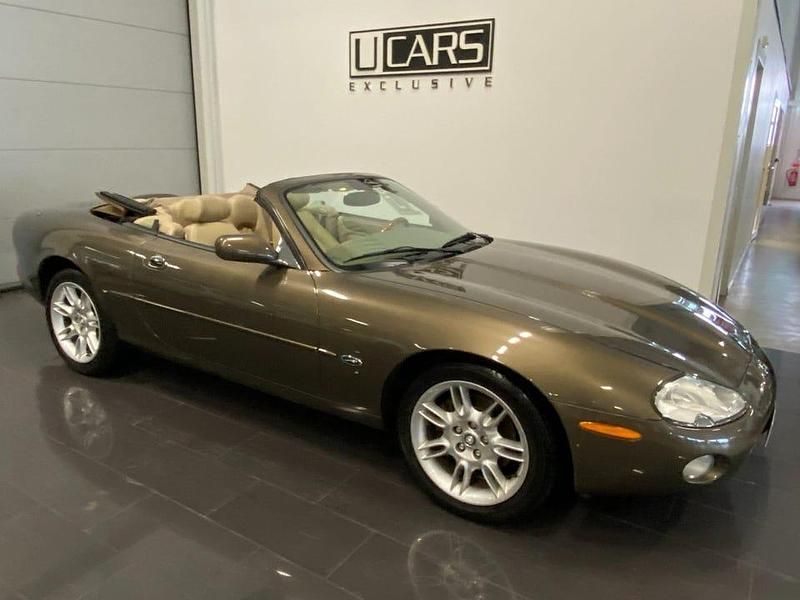 Begagnad Jaguar XK 294 HK (216 kW) 2001 Brun metallic /brun cabriolet Cab
