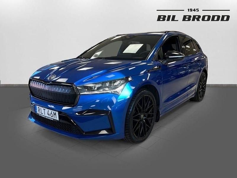 Blå Begagnad 2022 Skoda Enyaq iV SportLine SUV | 379 800 kr (Lite dyr) - Bild 1/4