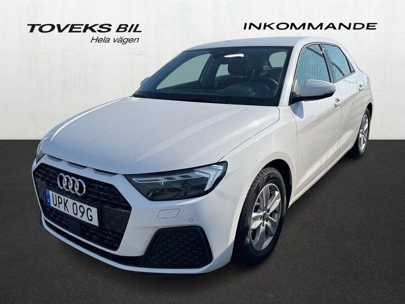 Cortinavit Begagnad 2024 Audi A1 Sportback Proline Halvkombi | 234 900 kr (Marknadspris) - Bild 1/2