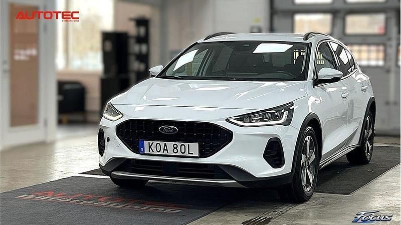 Begagnad Ford Focus Business Edition 125 HK (91 kW) 2023 Vit Halvkombi