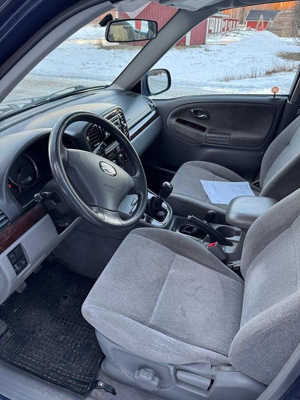 Begagnad 2003 Suzuki Grand Vitara SUV | 50 000 kr - Bild 1/4