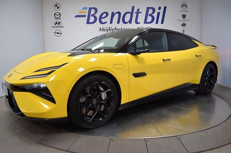 Begagnad Lotus Emeya 675 kW (918 HK) 2024 Solar yellow metallic Halvkombi