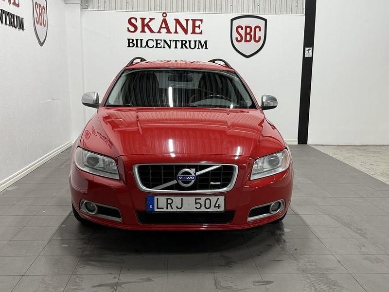 Begagnad Volvo V70 R-Design 180 HK (132 kW) 2011 Röd Kombi