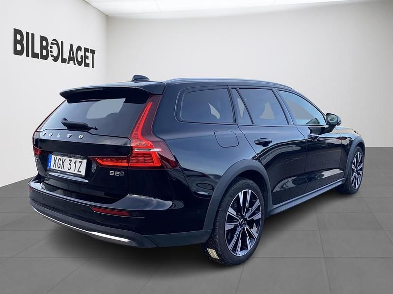 Begagnad Volvo V60 CC Ultimate 253 HK (186 kW) 2024 Svart Kombi