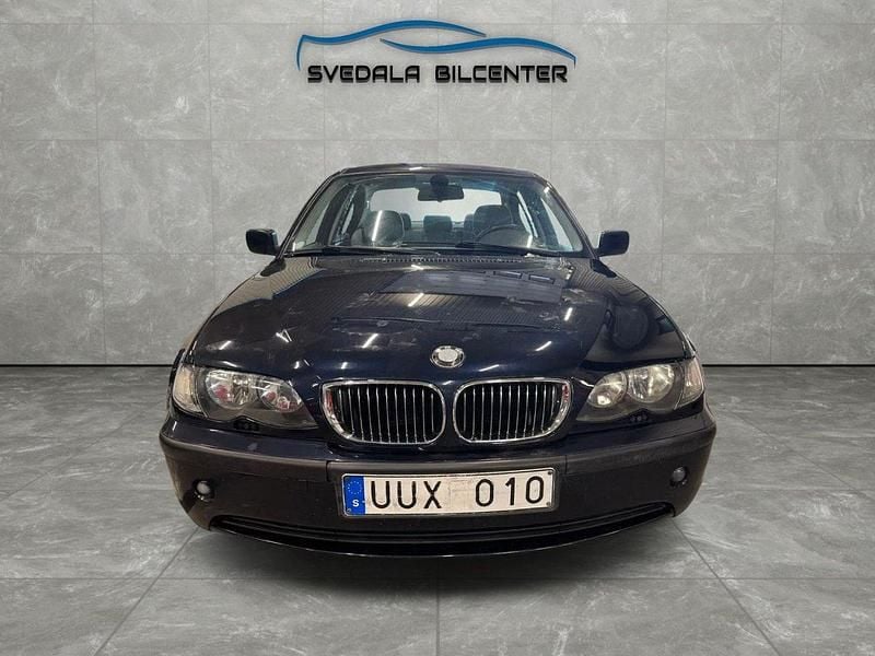 Begagnad BMW 318 143 HK (105 kW) 2004 Blå Sedan