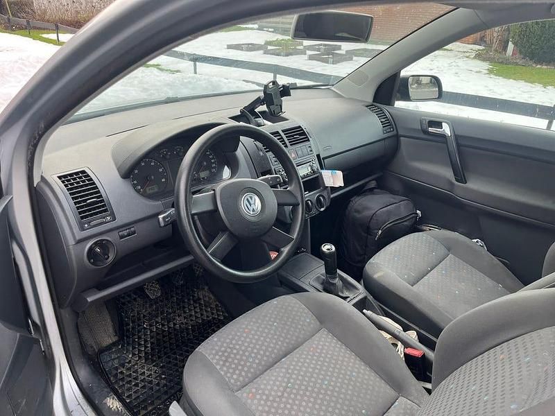Begagnad VW Polo 75 HK (55 kW) 2004 Halvkombi