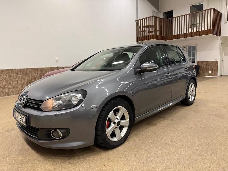 Grå Begagnad 2012 VW Golf VII Halvkombi | 49 900 kr (Marknadspris) - Bild 1/4