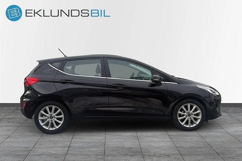 Begagnad Ford Fiesta Titanium 101 HK (74 kW) 2018 Svart Halvkombi