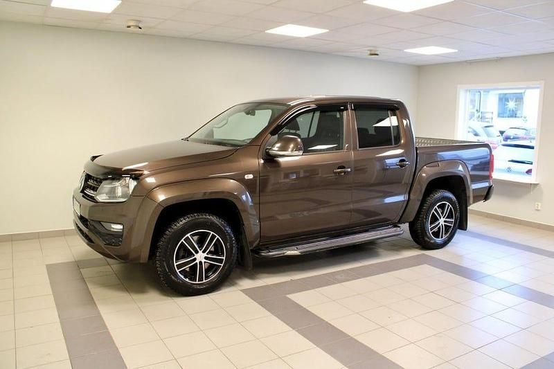 Brun Begagnad 2018 VW Amarok Pickup | 259 900 kr (Marknadspris) - Bild 1/4