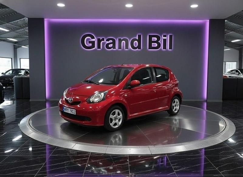 Röd Begagnad 2011 Toyota Aygo Halvkombi | 54 900 kr (Marknadspris) - Bild 1/4