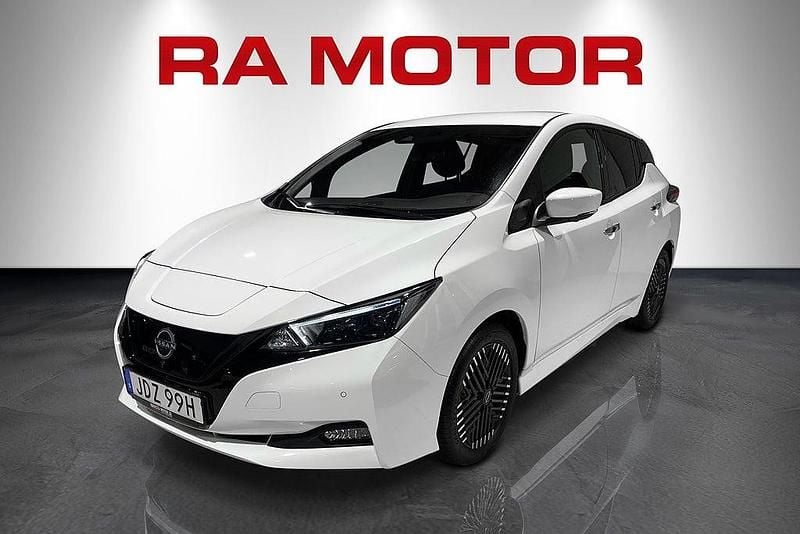 Vit Begagnad 2022 Nissan Leaf 360º Halvkombi | 178 800 kr (Marknadspris) - Bild 1/4