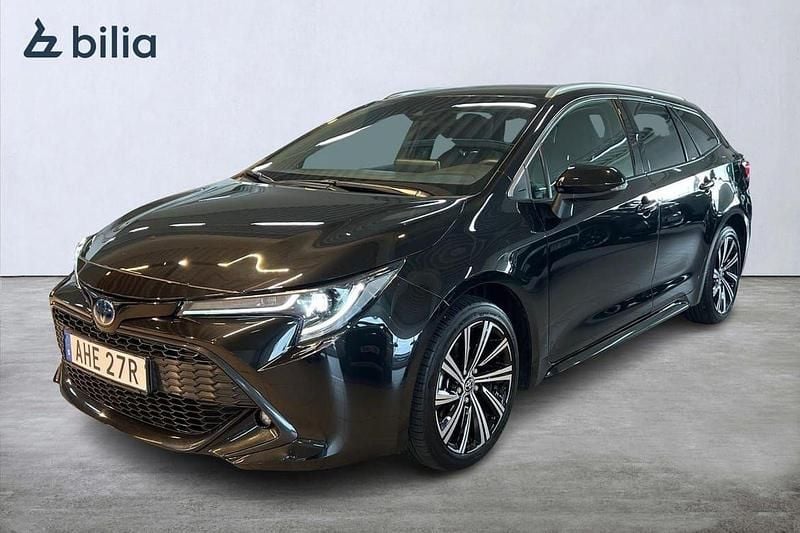 Svart Begagnad 2022 Toyota Corolla Style Kombi | 279 900 kr (Marknadspris) - Bild 1/4