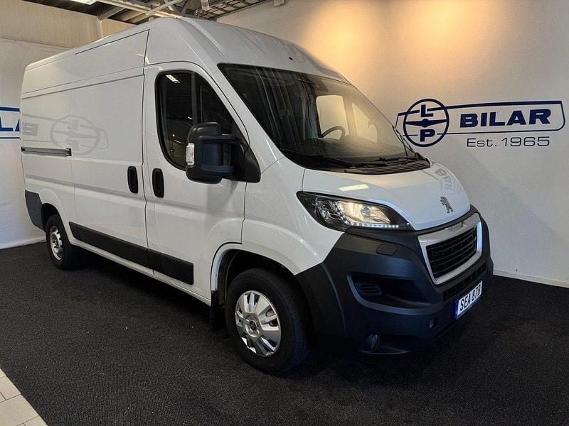 Vit Begagnad 2022 Peugeot Boxer Van | 279 000 kr (Marknadspris) - Bild 1/4